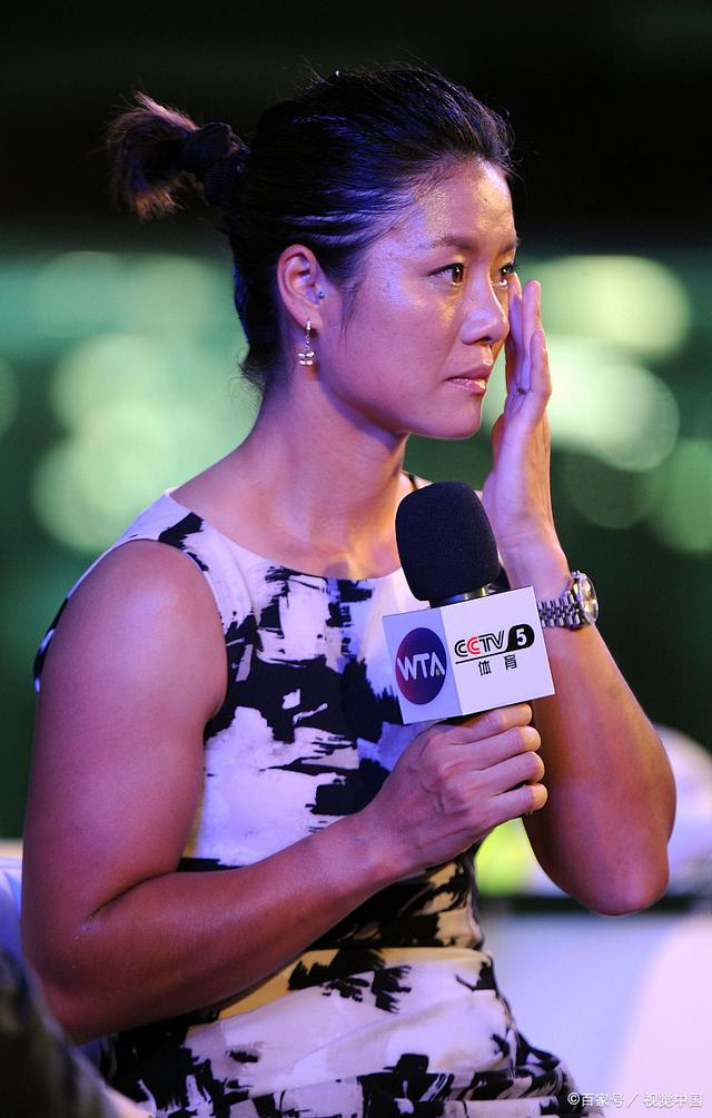 包含超越传奇！李娜在羽毛球赛事中写下全新篇章的词条