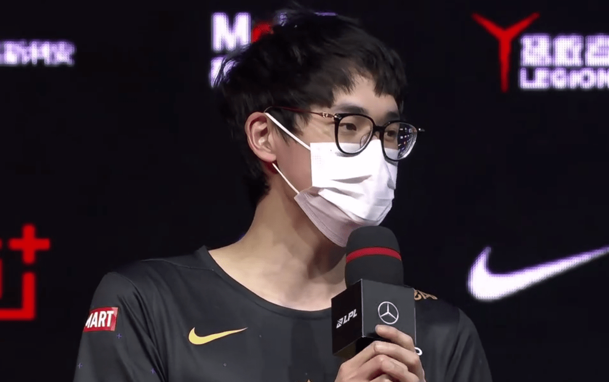  重返赛场引发热议！，Karsa在日本队比赛中最后时刻胜出观众掌声雷动