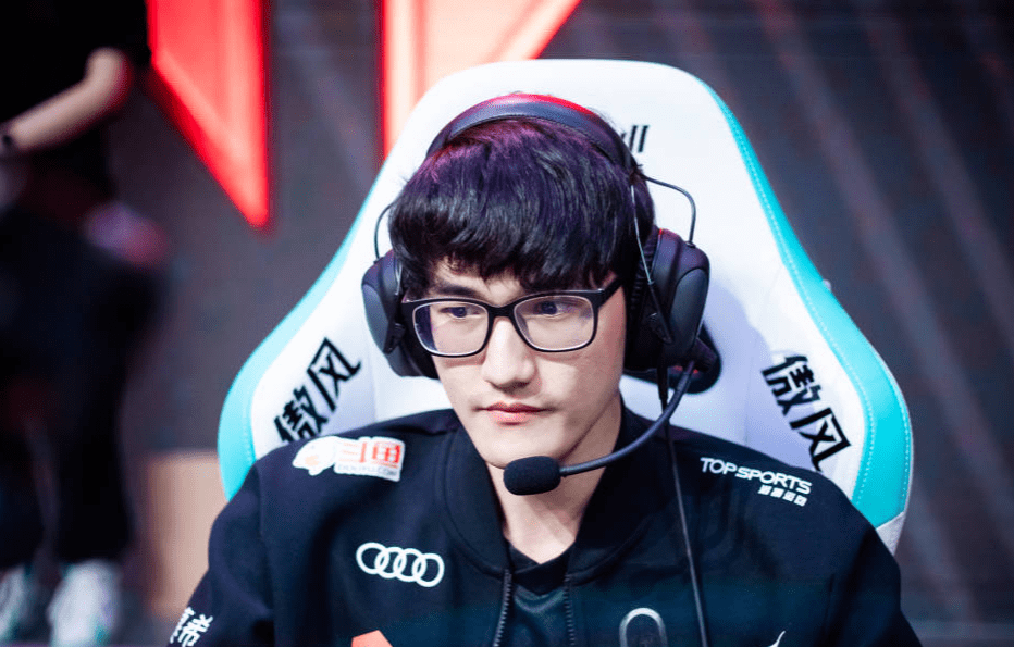  重返赛场引发热议！，Karsa在日本队比赛中最后时刻胜出观众掌声雷动