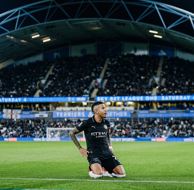 曼联次回合绝杀马德里竞技，罗德里砍下14记关键球，全场沸腾(曼联德比对手)